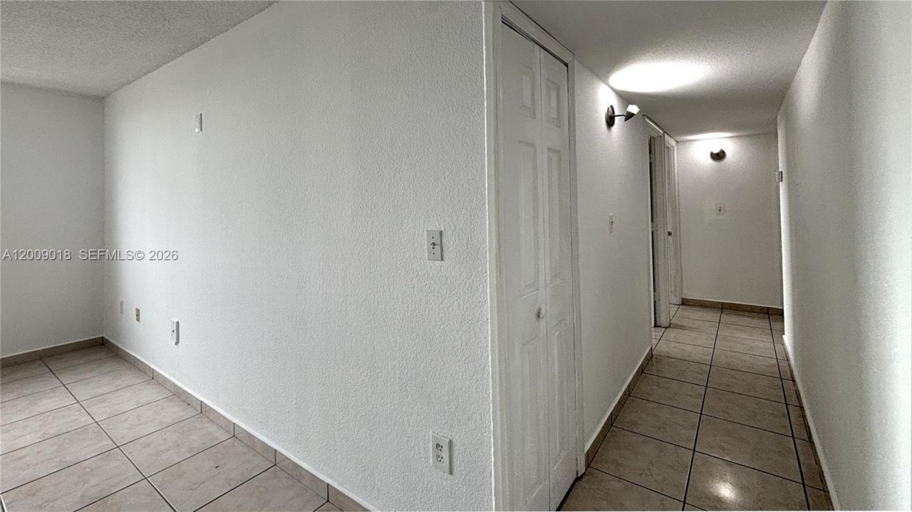 666 W 81st St , Unit 304, Hialeah, FL 33014 Photo