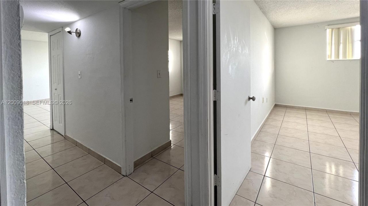 666 W 81st St , Unit 304, Hialeah, FL 33014 Photo