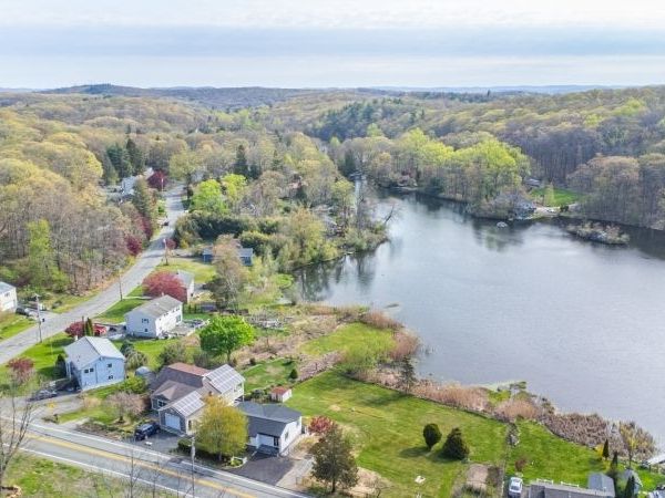 502 Otterhole Rd, West Milford, NJ 07480