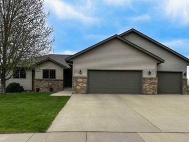 201 Pebble Creek Drive, Mankato, MN 56001