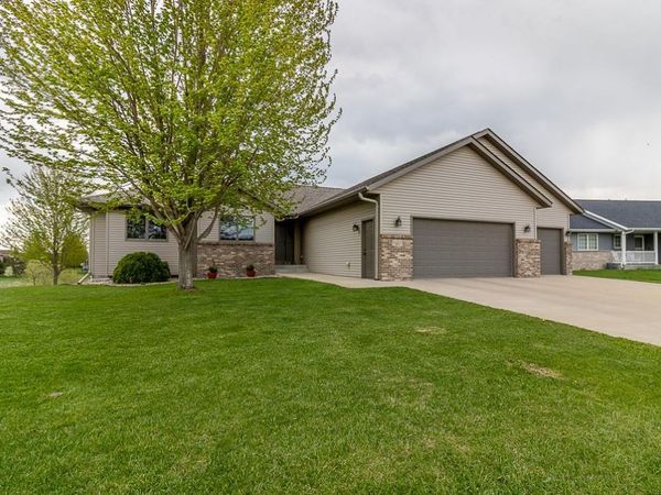 201 Pebble Creek Drive, Mankato, MN 56001