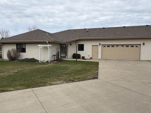 2940 12th Avenue S, Moorhead, MN 56560