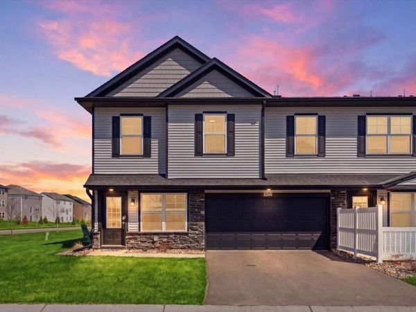 5245 Long Pointe Pass, Woodbury, MN 55129