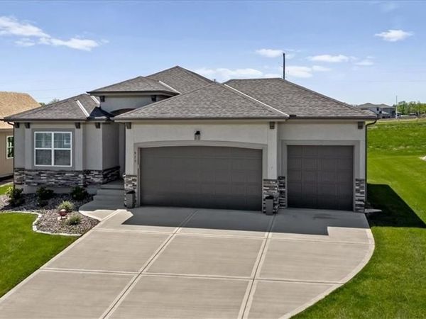 913 Zennor Lane, Raymore, MO 64083