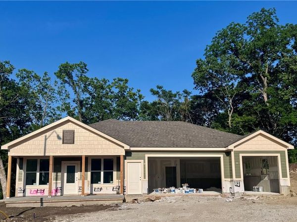 8479 Eagle Creek Drive, De Soto, KS 66018