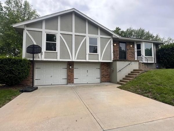 504 NE Stonewall Drive, Blue Springs, MO 64014