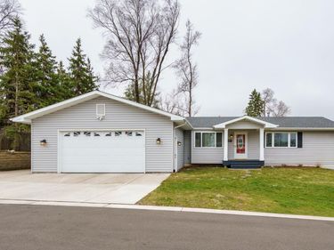 10715 15th Avenue N, Plymouth, MN 55441