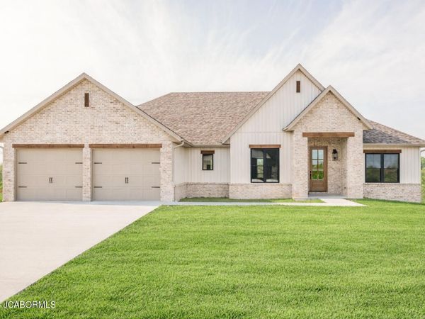 905 HICKORY COURT, Jefferson City, MO 65101