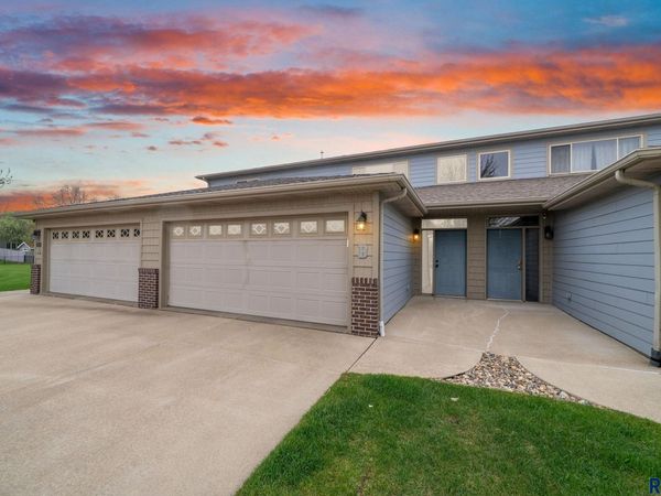 6300 Santa Rosa Cir, Unit B, Sioux Falls, SD 57108
