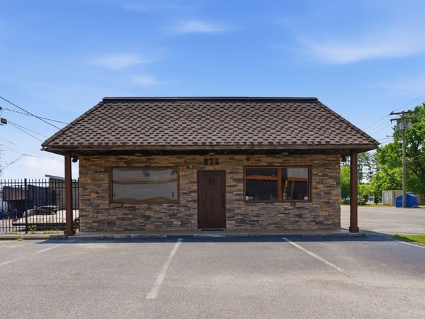 875 W College St , Murfreesboro, TN 37129