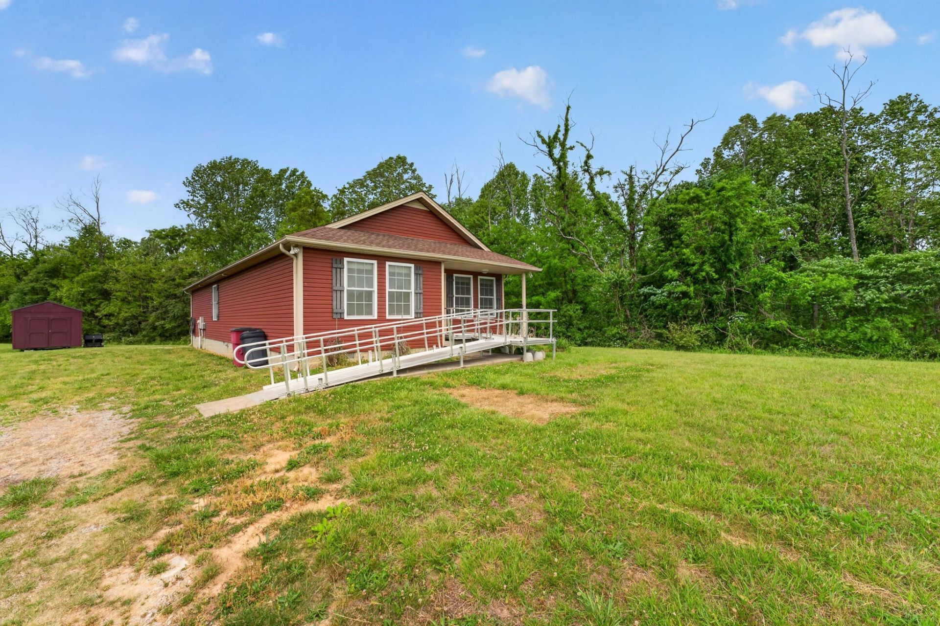 374 Douglas Ln, Lafayette, TN 37083 Main Photo