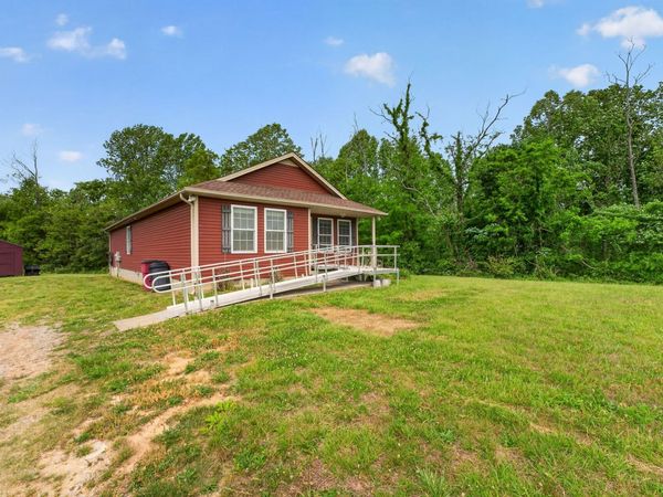 374 Douglas Ln , Lafayette, TN 37083