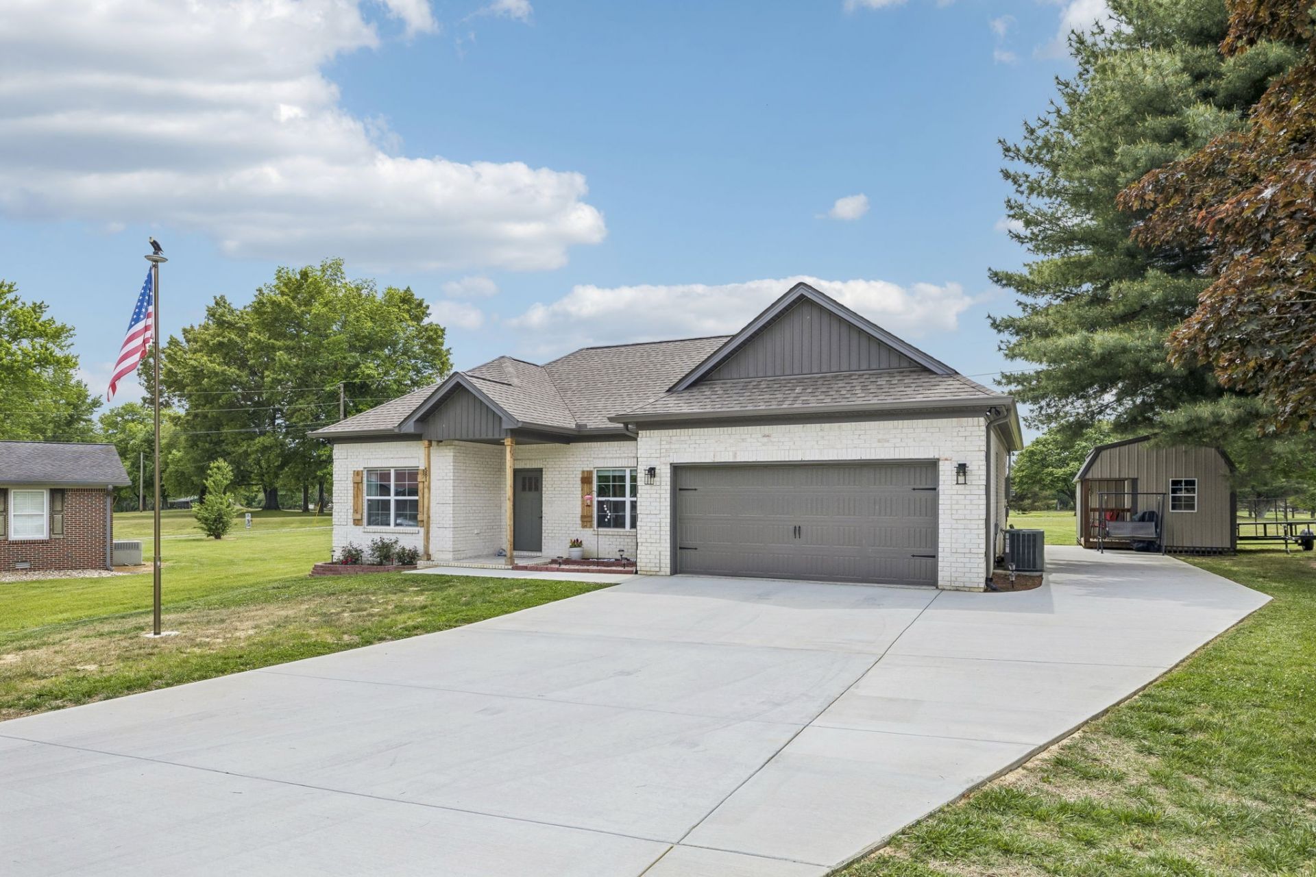 581 Pack Cir, Smithville, TN 37166 Main Photo