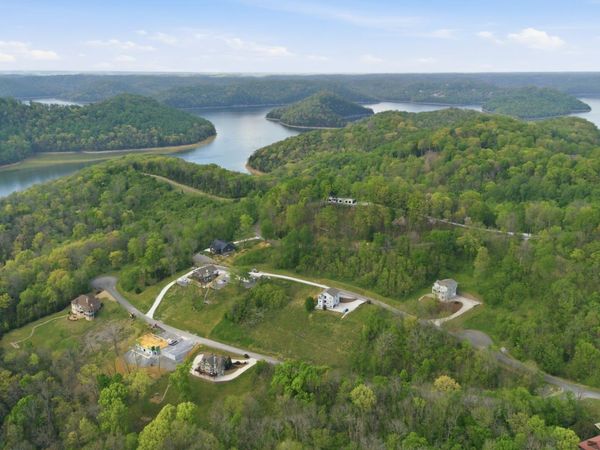 668 Seaton Drive, Smithville, TN 37166