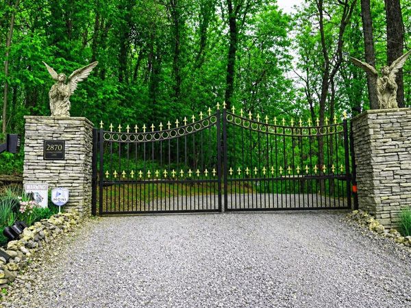 2870 Leonard Creek Ln, Arrington, TN 37014