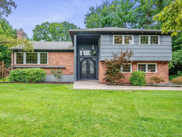 26 Red Brook Road , Great Neck, NY 11024