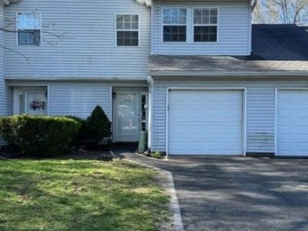 404 Sara Circle , Port Jefferson Station, NY 11776