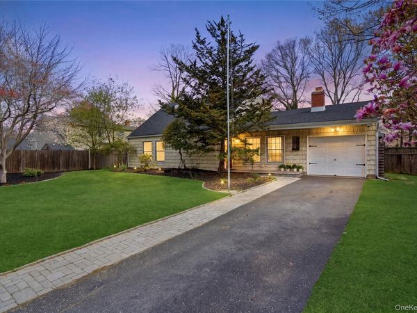 1055 Sipp Avenue , Medford, NY 11763