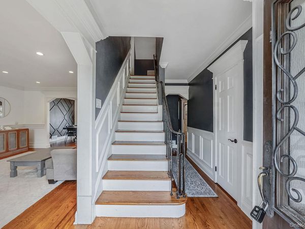 16 Glen Lane , Glen Head, NY 11545