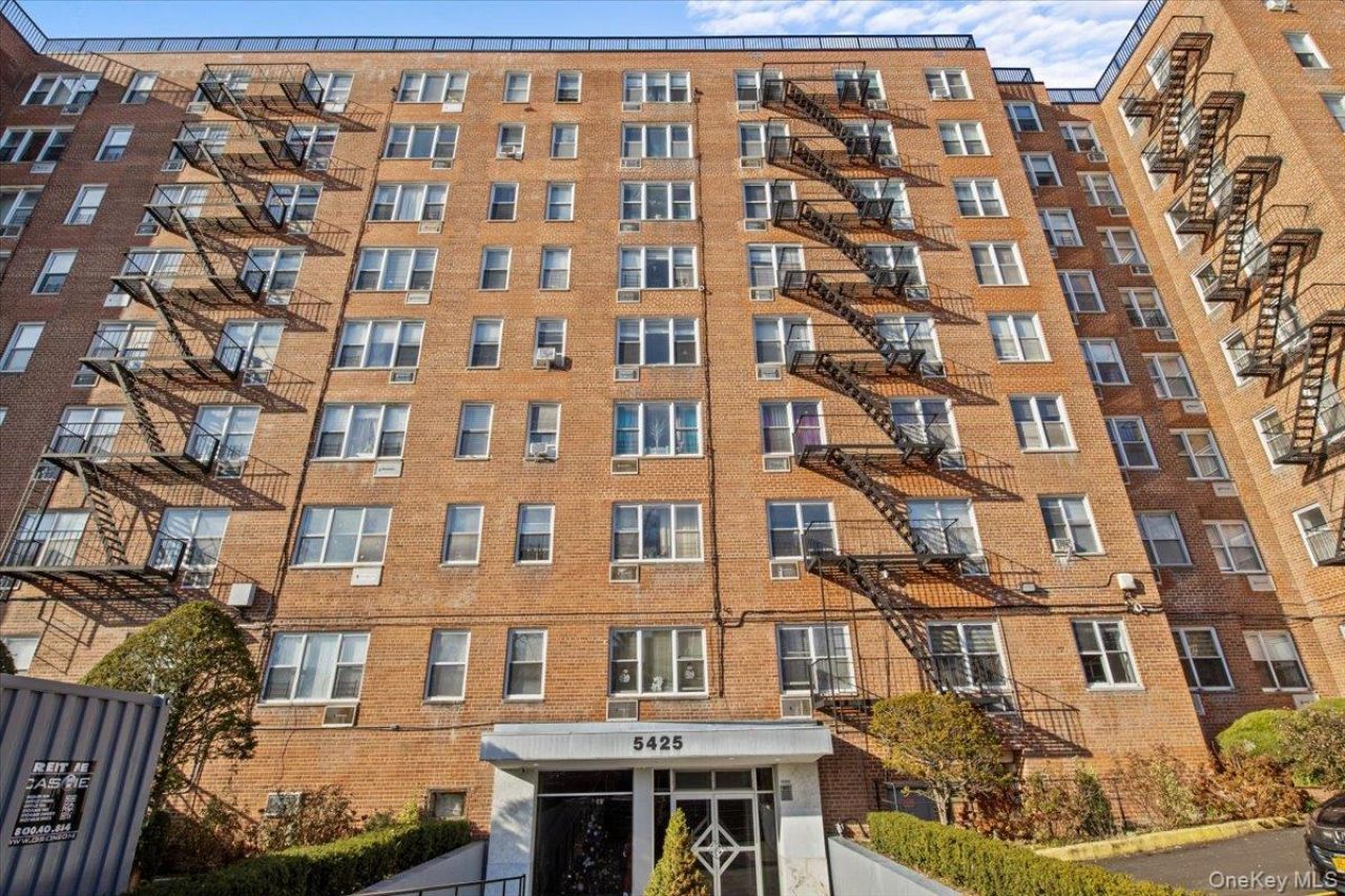 5425 Valles Avenue , Unit 2M, Bronx, NY 10471 Main Photo
