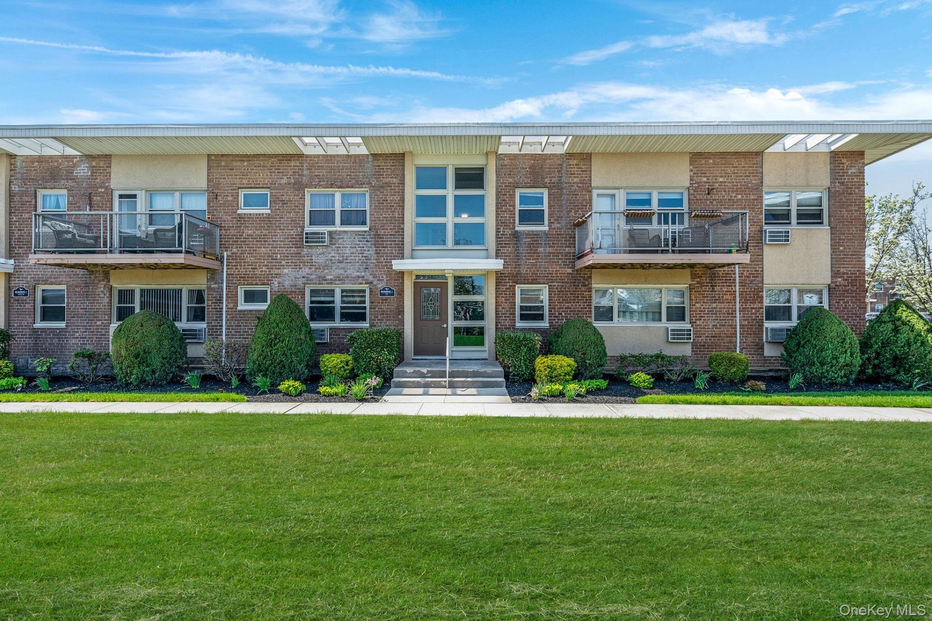 4 Rose Street, Unit 1-F1, Oceanside, NY 11572 Main Photo