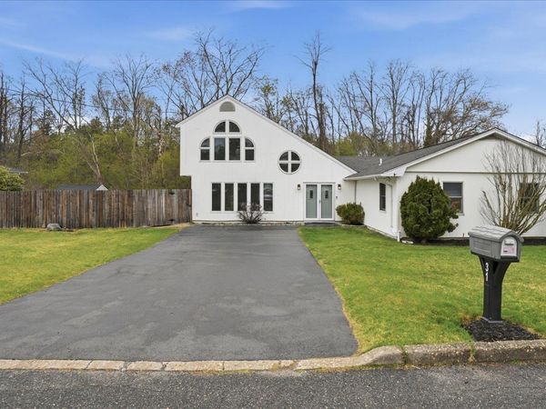 31 13th Street, Holbrook, NY 11741