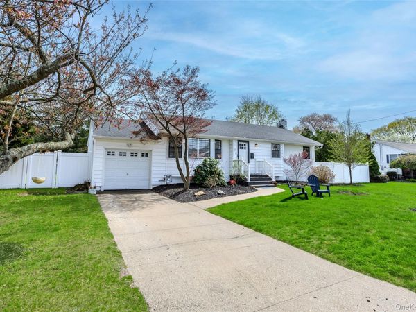 30 Clay Pitts Road , Greenlawn, NY 11740