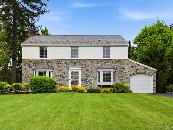 35 Sherry Hill Lane, Manhasset, NY 11030