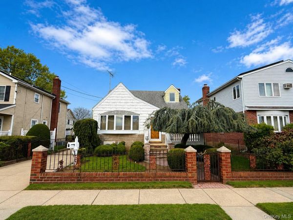 154 Scherer Boulevard, Franklin Square, NY 11010