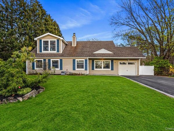 79 White Pine Way, Medford, NY 11763