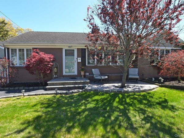 20 Conway Street , Ronkonkoma, NY 11779