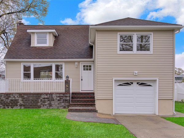 102 Hausch Boulevard , Roosevelt, NY 11575