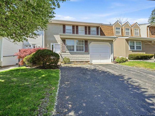 29 Jennings Lane , Woodbury, NY 11797