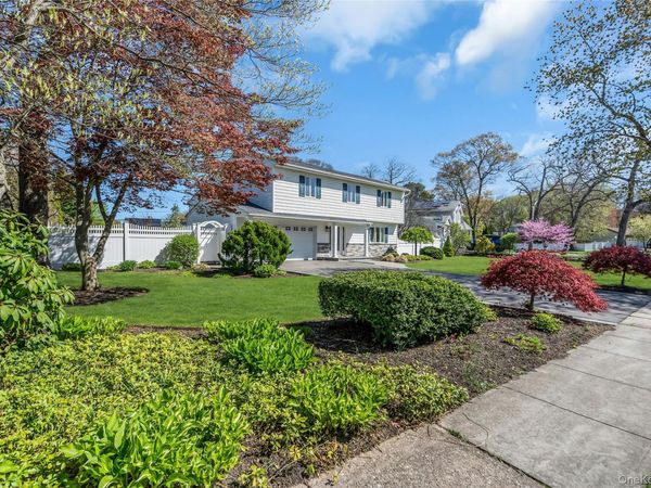 288 Bow Drive E, Smithtown, NY 11787