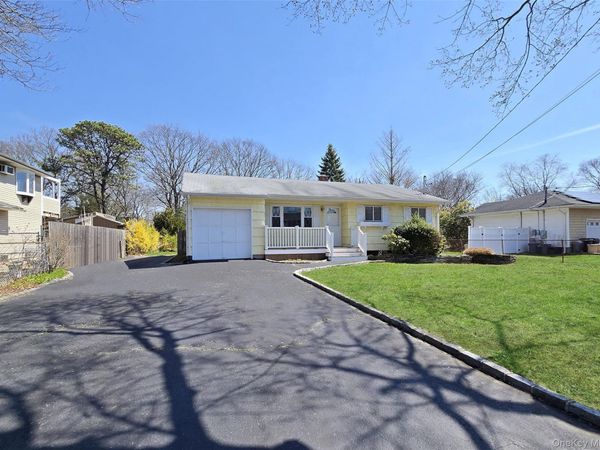 2069 Feuereisen Avenue , Ronkonkoma, NY 11779