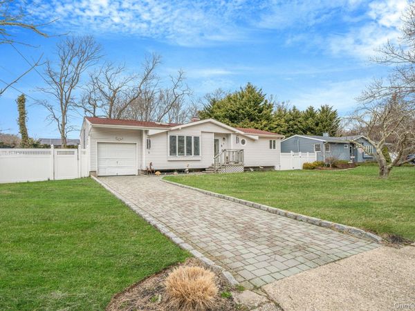 7 Betsy Drive , West Sayville, NY 11796