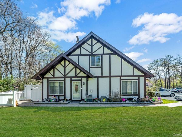 71 Crystal Rock Court , Middle Island, NY 11953