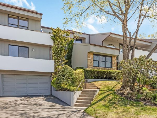 71 Eagle Chase , Woodbury, NY 11797