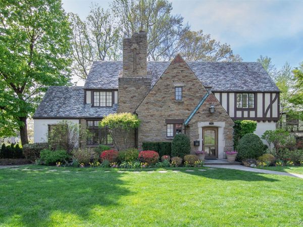 41 Summit Avenue, Bronxville, NY 10708