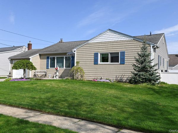 582 Western Park Drive , West Hempstead, NY 11552