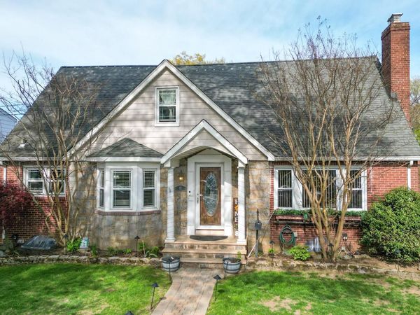 85 Hinsdale Avenue , Floral Park, NY 11001