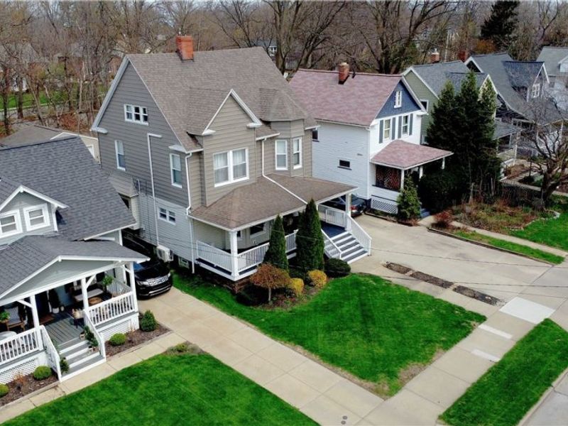 18810 Sloane Avenue, Lakewood, OH 44107 Photo 2