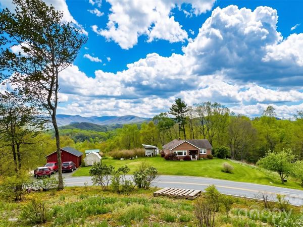 560 Russ Norris Heaton Road, Elk Park, NC 28622