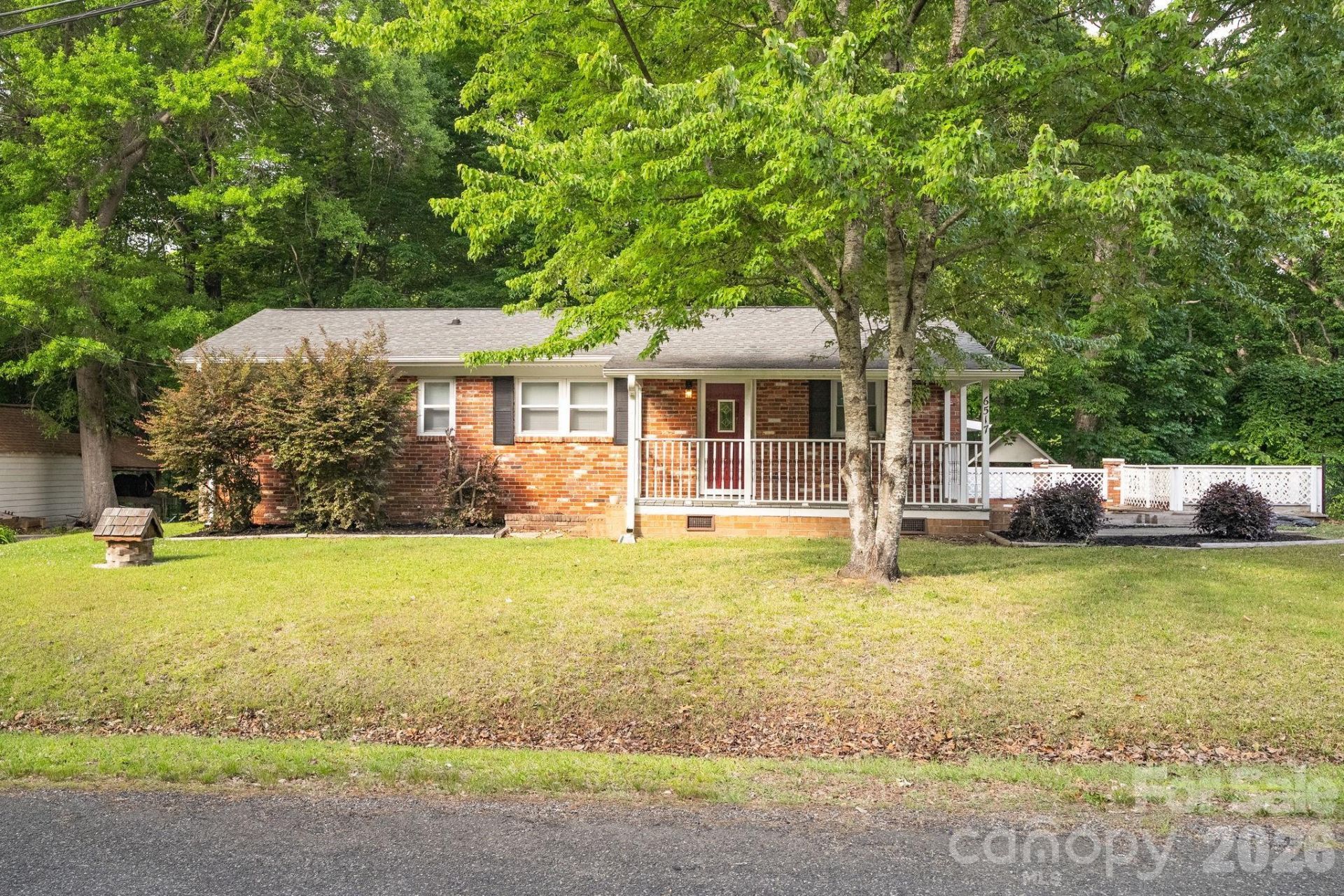 6517 Riverine Drive, Charlotte, NC 28216 Main Photo