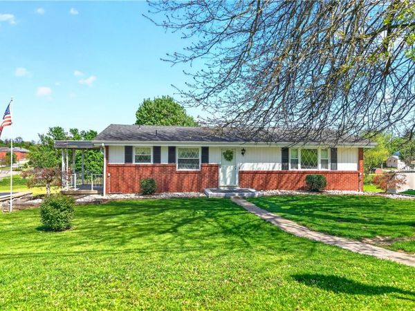 1142 W Laurel Cir, Mount Pleasant, PA 15666