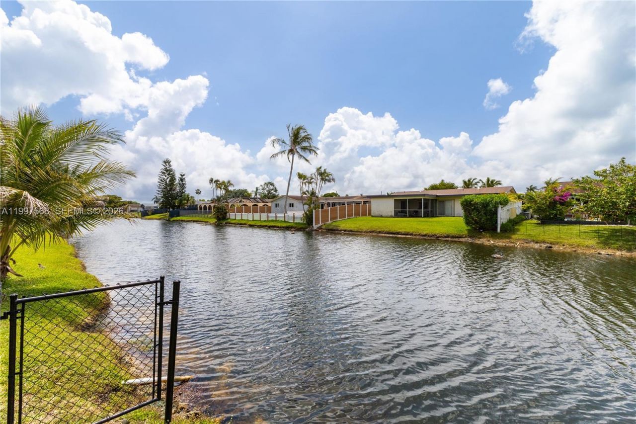 11500 NW 42nd St, Sunrise, FL 33323 Photo