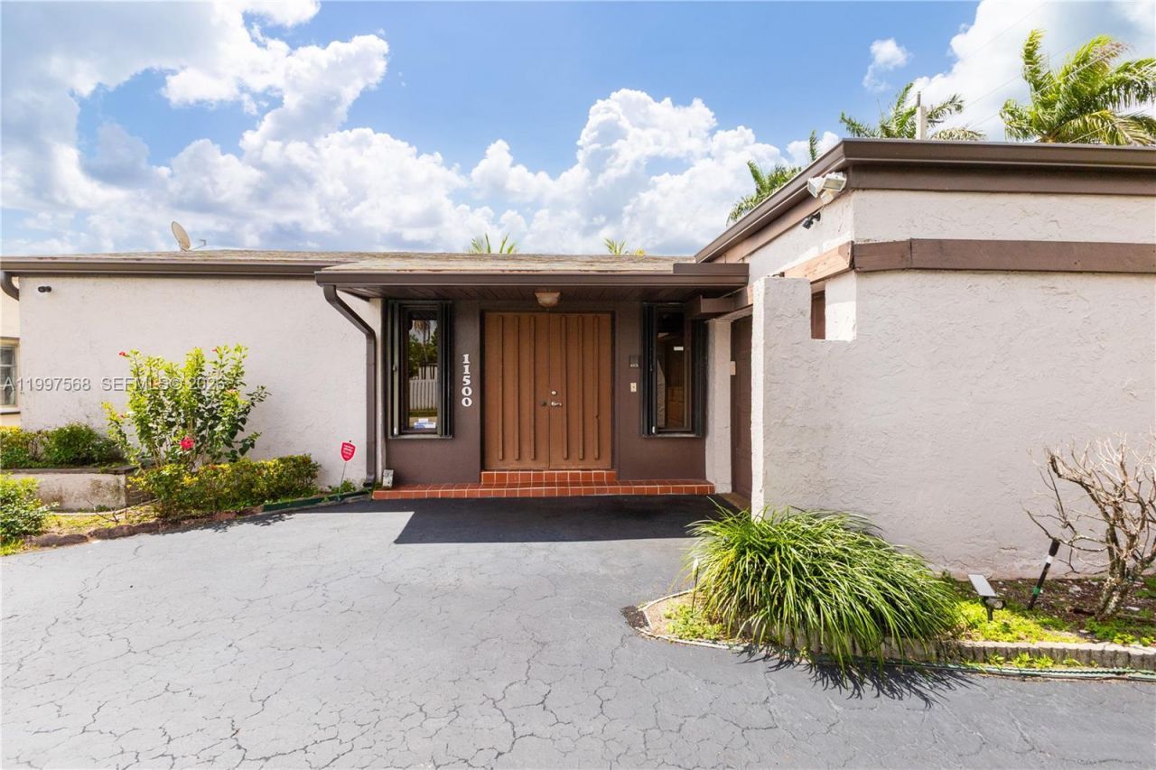 11500 NW 42nd St, Sunrise, FL 33323 Photo