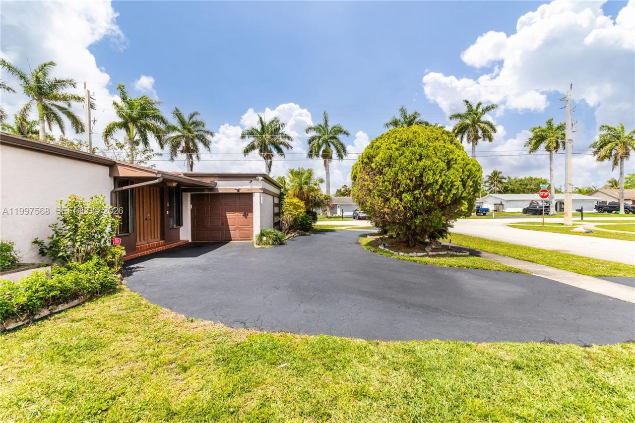 11500 NW 42nd St, Sunrise, FL 33323 Photo