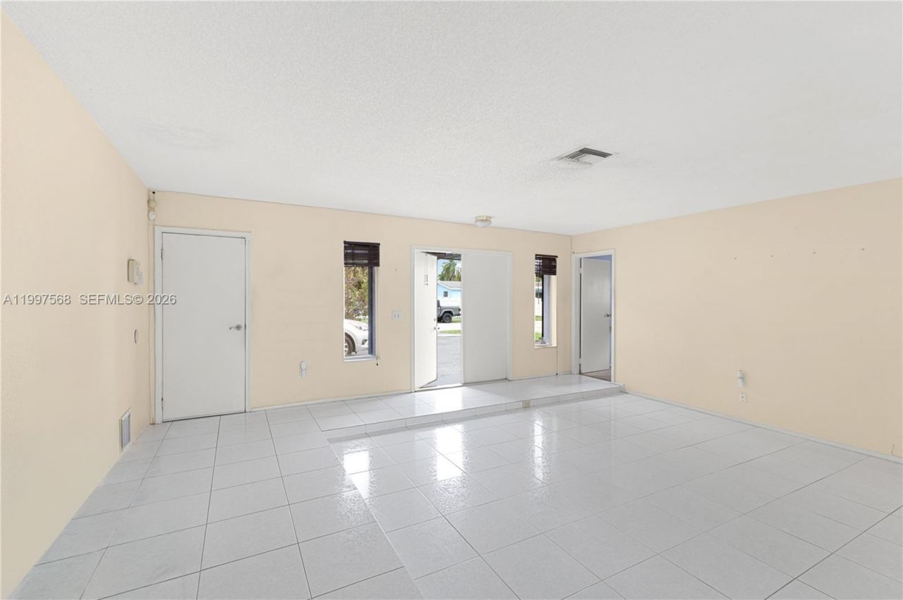 11500 NW 42nd St, Sunrise, FL 33323 Photo