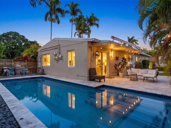 930 N 11th Ct , Hollywood, FL 33019